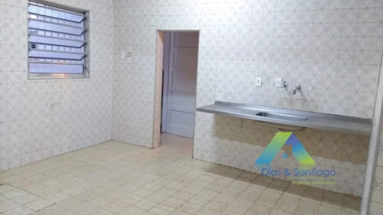 Foto do imóvel Linda casa 3 dormitórios,sendo 1 suite, 3 vagas de garagem, lavanderia, quintal com localização privilegiada fácil acesso a comércios .