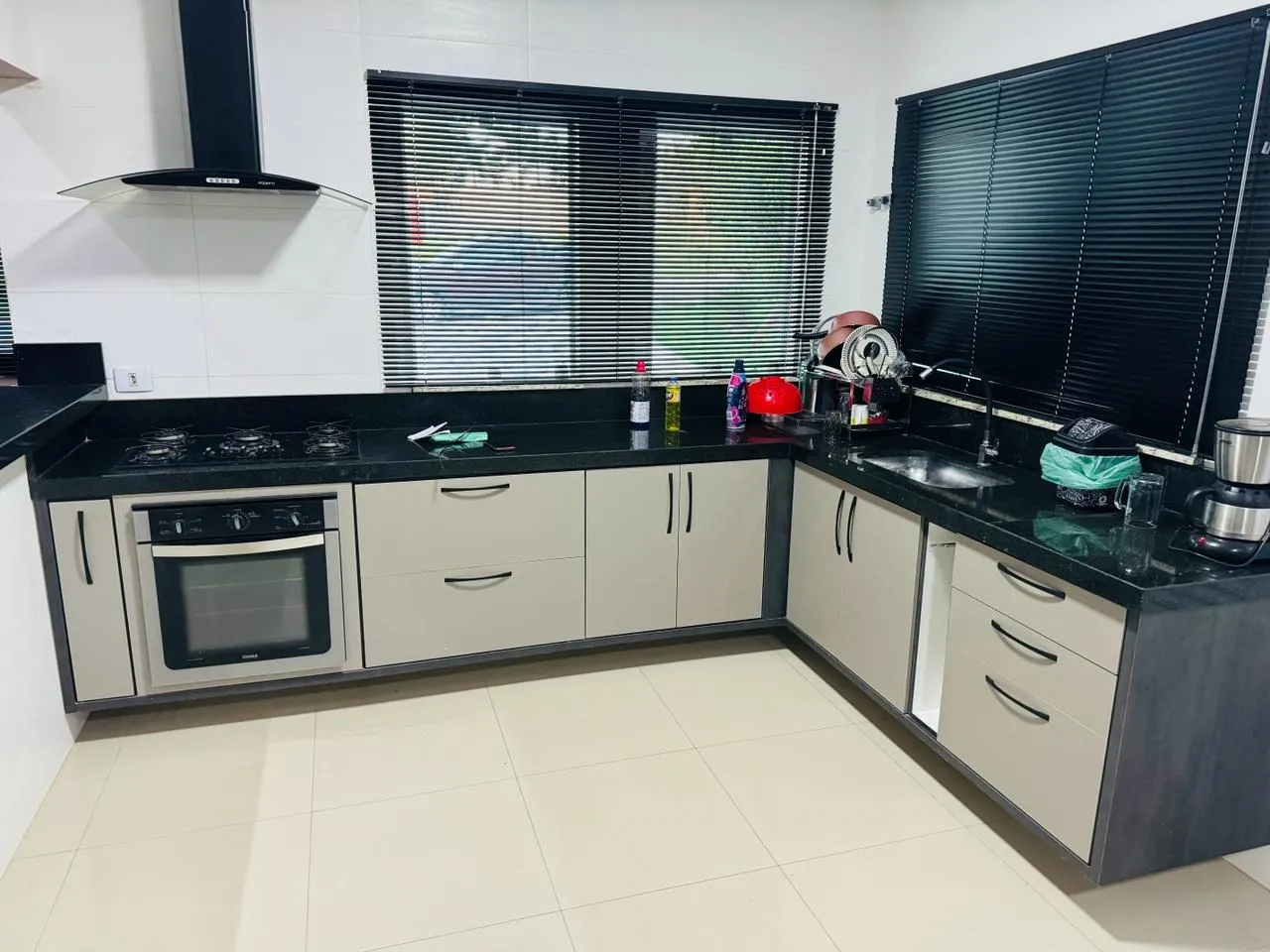 Imagem Ampla Residência com Área Gourmet e Pomar em Terreno Generoso de 906 m²: Conforto e Funcionalidade em Cada Detalhe