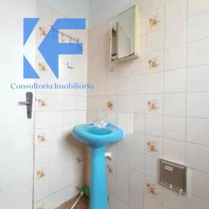 Imagem Lindo e aconchegante lar à venda! Esta encantadora casa antiga possui tudo o que você precisa: 2 quartos aconchegantes, uma espaçosa sala de estar