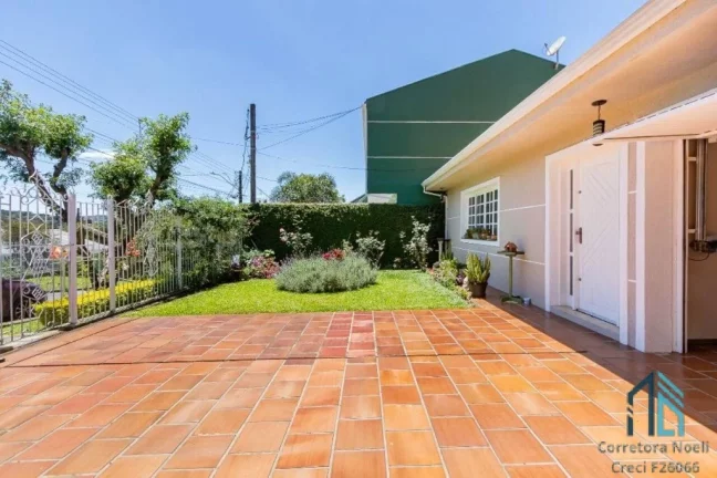Imagem Casa térrea com área de lazer, 03 quartos sendo 02 suítes, no Santa Cândida em Curitiba PR