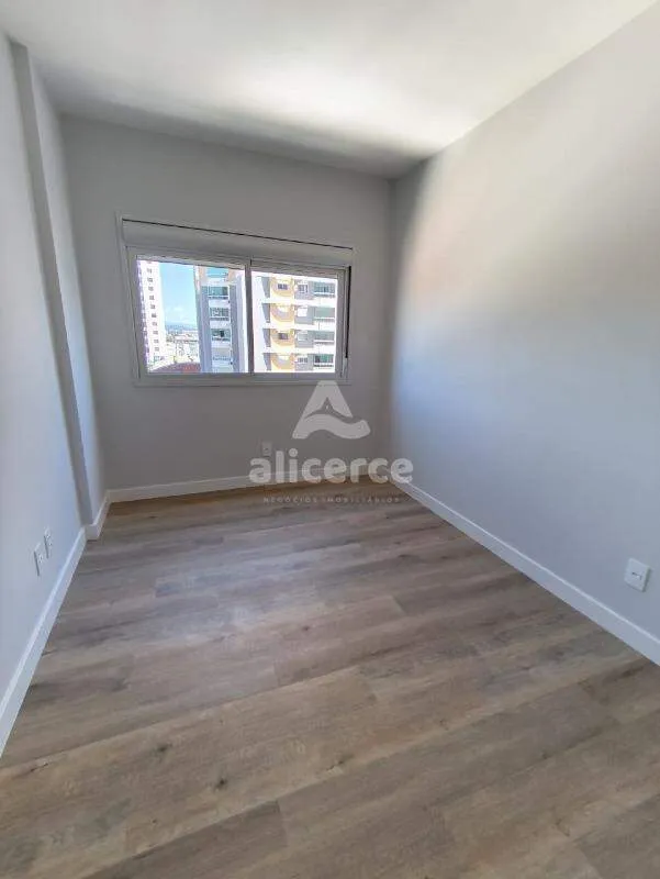 Imagem Apartamento à venda com 2 quartos 1 suíte, 66,23m² em Barreiros São José