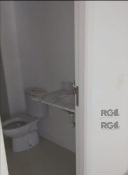 Imagem Apartamento com 75m² privativos, 3 dormitórios sendo 1 suíte, living dois ambientes, imóvel arejado e iluminado.