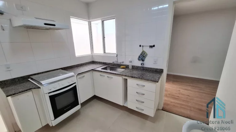 Imagem Sobrado LINDO, 03 quartos c/suíte, sacada, 04 vagas, no Jardim das Américas em Curitiba PR