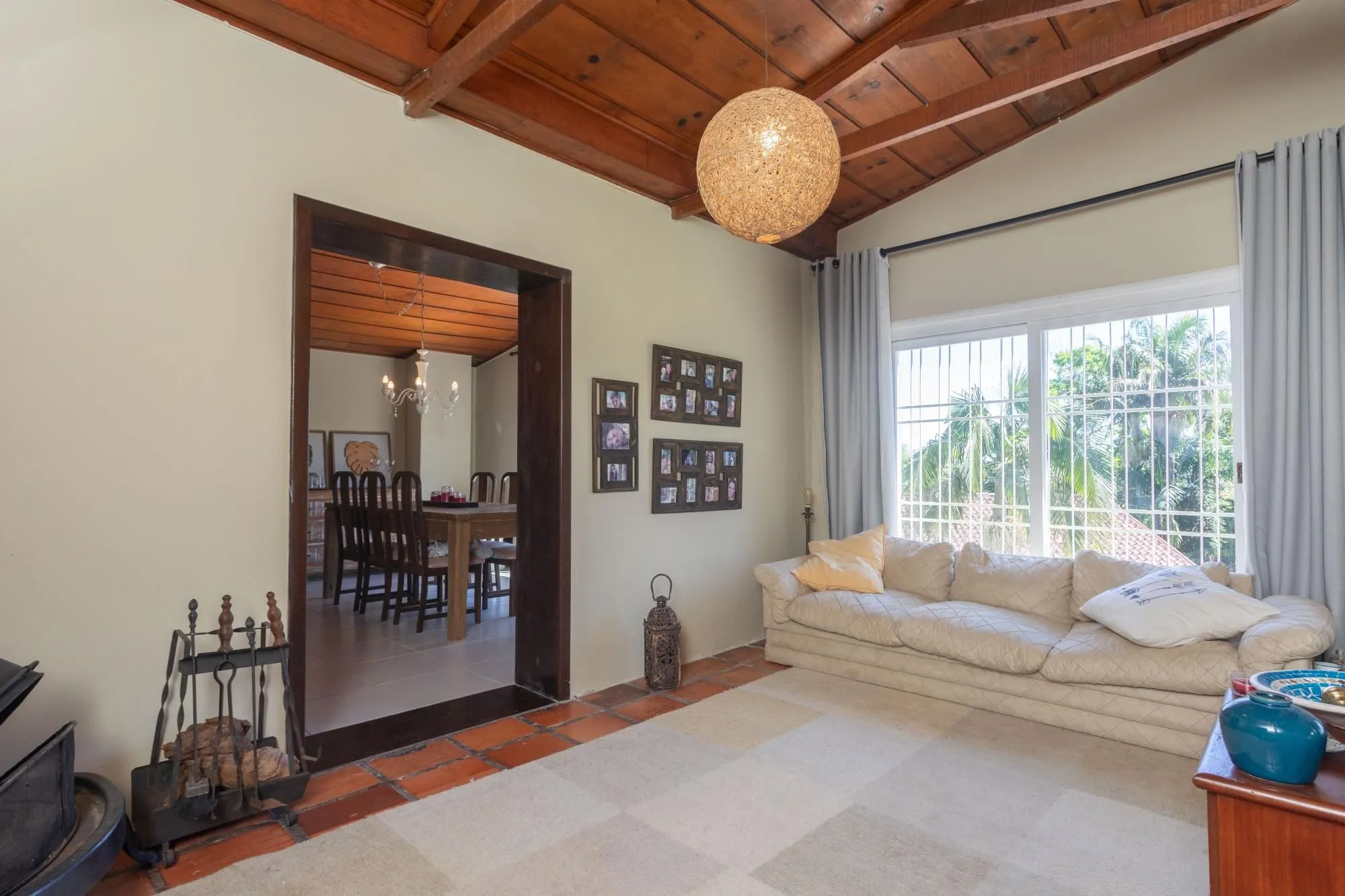 Imagem Casa em Condomínio com 5 quartos, 3 vagas e 350m²
