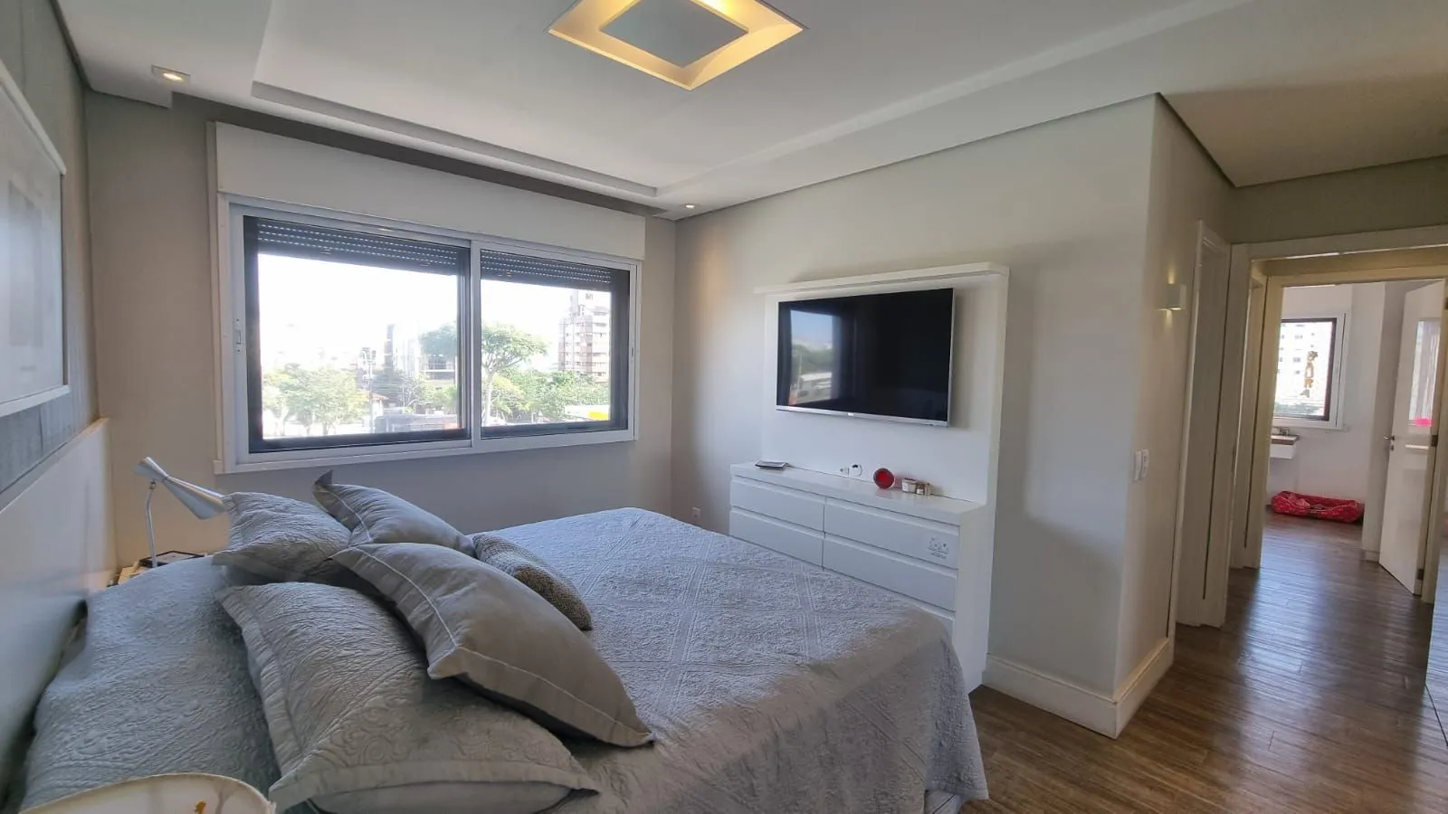 Imagem Apartamento 3 dormitórios com dependência, 127m privativos, duas vagas individuais no Bairro Higienópolis
