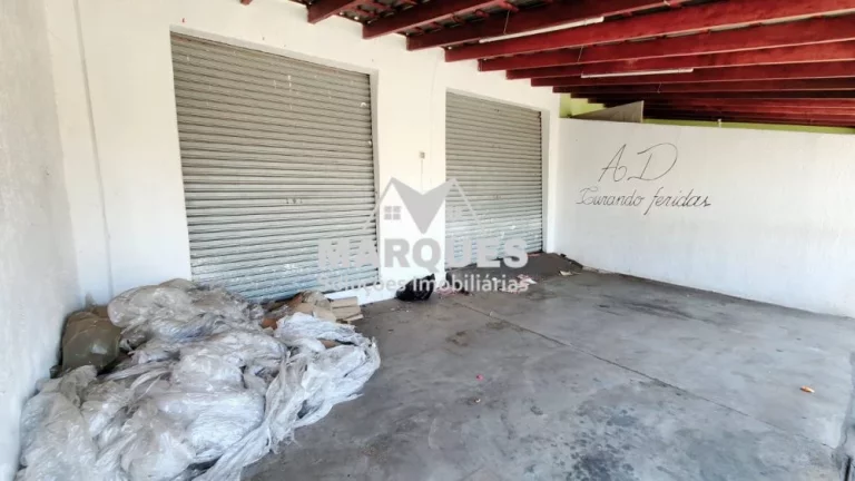 Imagem Casa principal mais 2 pequenas casas e salão c/ 80m2