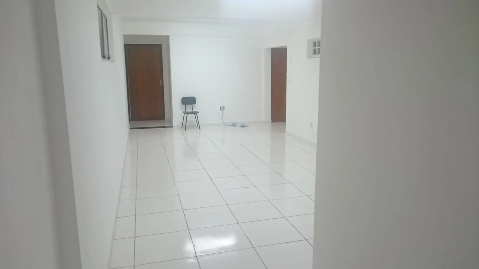 Imagem Imóvel Comercial de Esquina no Campolim - 9 Salas, 2 Recepções e Estacionamento