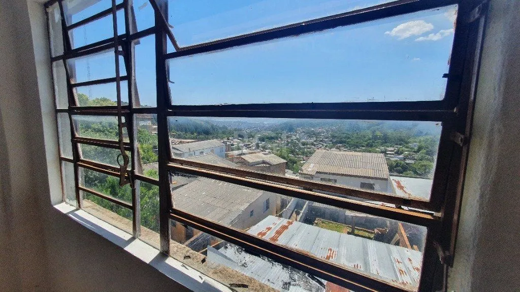 Imagem Casa para Venda - 290m², 4 dormitórios, sendo 2 suites, 2 vagas - Cascata