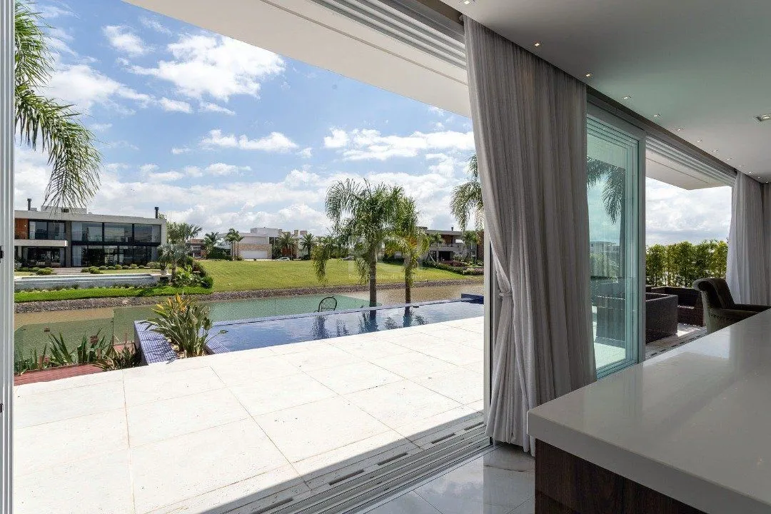 Imagem Casa Condominio para Venda - 519m², 4 dormitórios, sendo 4 suites, 2 vagas - Sans Souci
