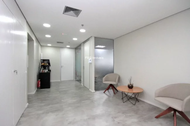 Imagem Conjunto comercial com 220m2 mobiliado na Vila Olímpia.