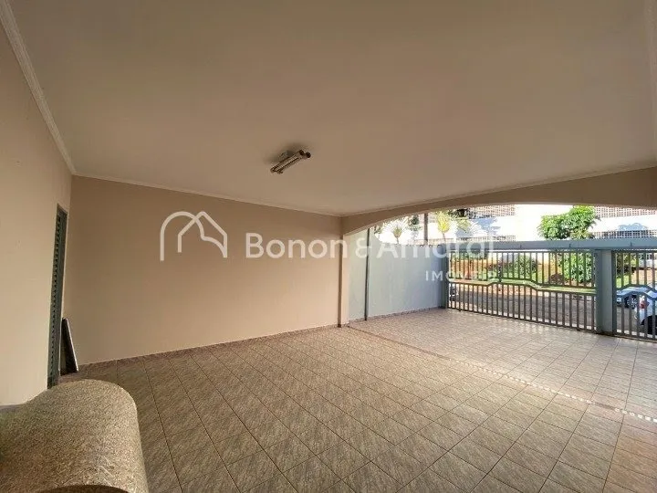Imagem Sobrado à Venda 3 Quartos e Suíte Master no Parque das Flores