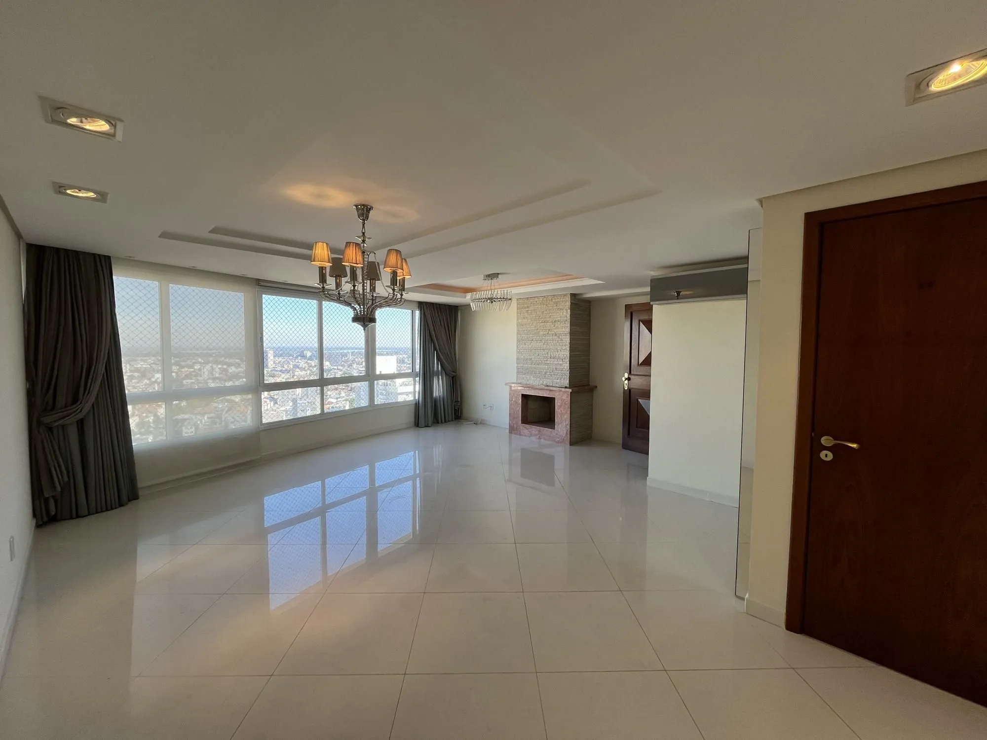 Imagem Apartamento de 3 quartos, suíte e 2 vagas de garagem no bairro Higienópolis POA