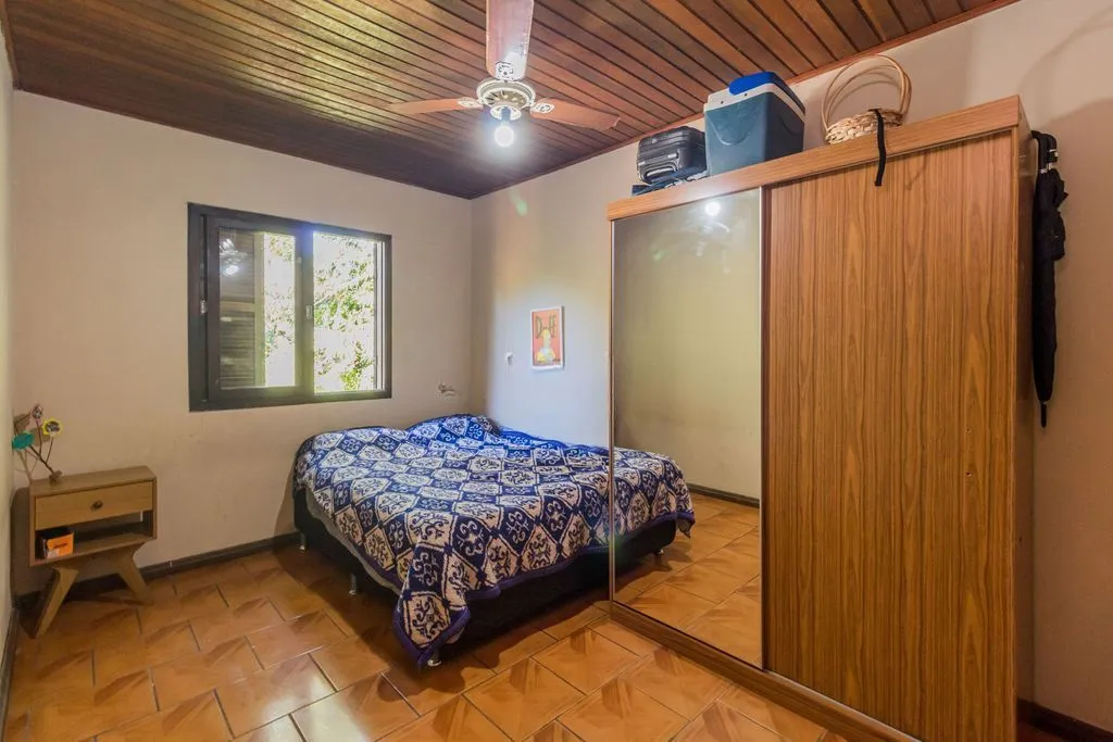 Imagem Casa de 5 dormitórios à venda no Bairro Bom Jesus - Porto Alegre