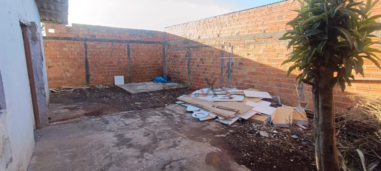 Imagem Casa com 02 Quartos para venda no Boqueirão proximo a comercios. terreno 165m