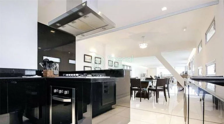 Imagem São incríveis 330m2 de área útil, 3 dormitórios ( 2 suítes ) e 3 vagas na garagem. Living ampl...