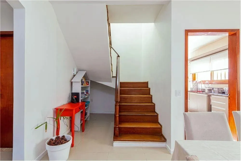 Imagem Ampla casa com 3 Dormitórios e Pátio Próximo a Adda Mascarenhas