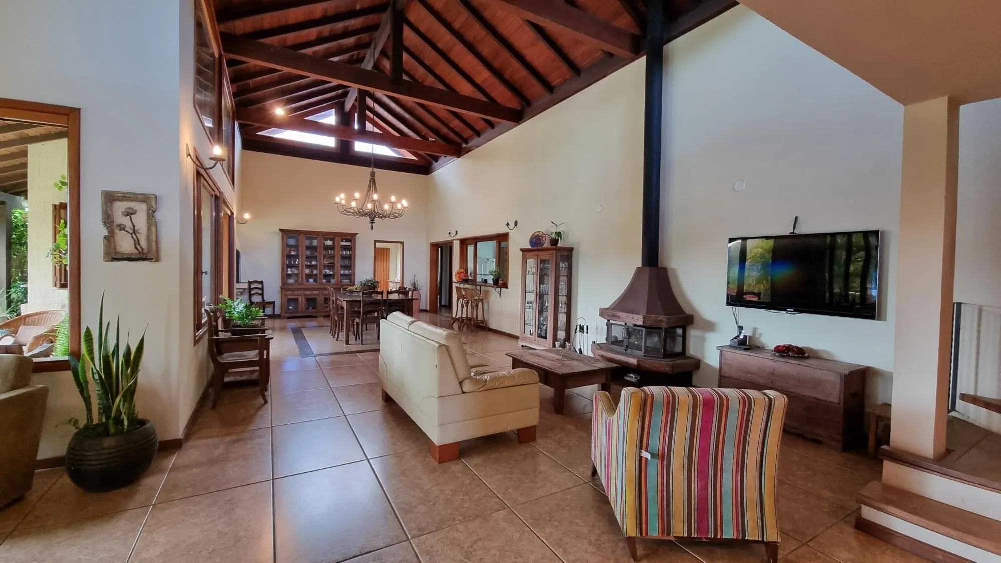 Imagem Casa para Venda - 600m², 4 dormitórios, sendo 4 suites, Vila Nova