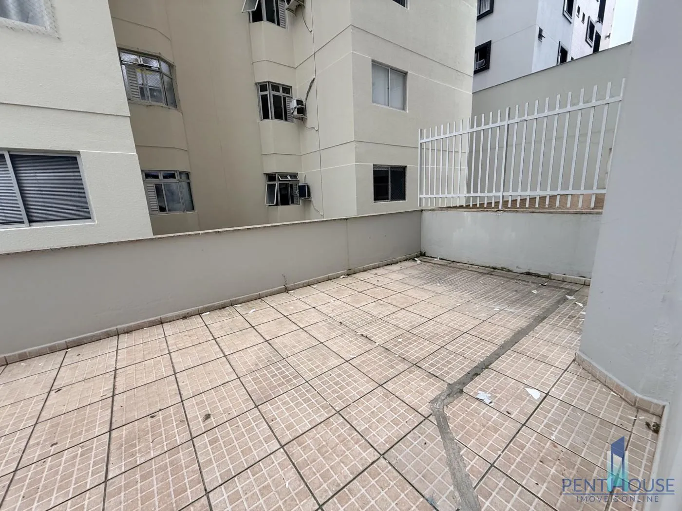Imagem Apartamento com Terraço para Venda em Balneário Camboriú, CENTRO, 2 dormitórios, 1 banheiro, 1 vaga