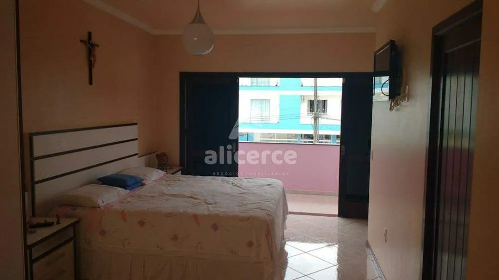 Imagem Casa à venda com 3 quartos, 1 suíte, com 144,98m² em Santo Amaro da Imperatriz - Palhoça/SC