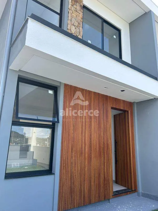Imagem Sobrado à venda com 2 quartos 2 suítes, 87m² em Forquilhas São José