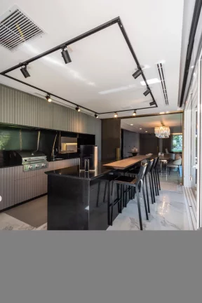 Imagem Magnífica casa em Jurerê Internacional a apenas 100m do mar. Casa localizada em exelente terreno d...