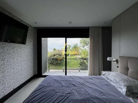 Imagem Sobrado Com 06 suítes Beira Lago, mobiliado e decorado com piscina em concreto aquecida