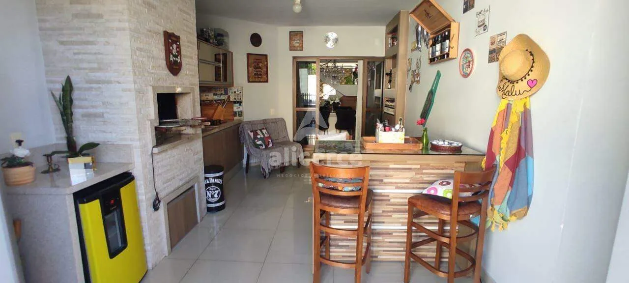 Imagem Casa com 4 Dormitórios, Piscina e Espaço Gourmet em Rua Sem Saída - Conforto, Privacidade e Localização Privilegiada no Itaguaçu! - Florianópolis/SC