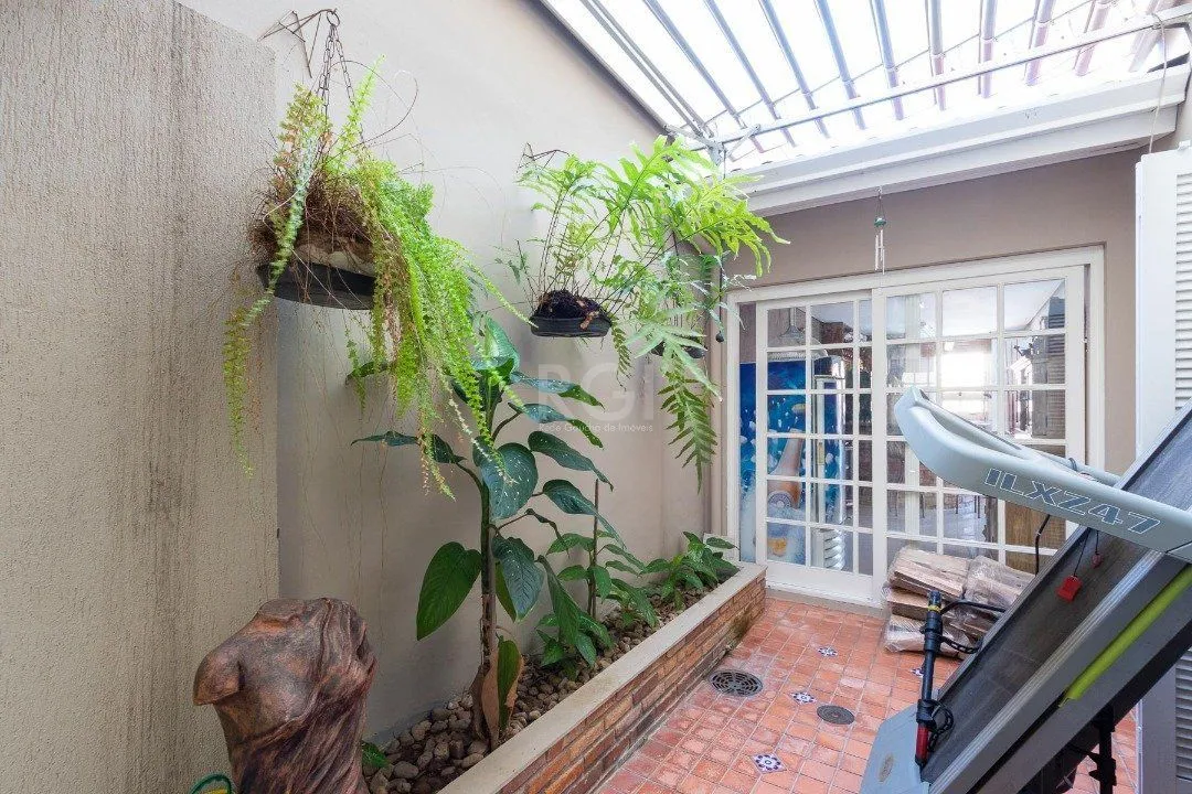 Imagem Casa Condominio para Venda - 300m², 4 dormitórios, sendo 2 suites, 2 vagas - Ipanema