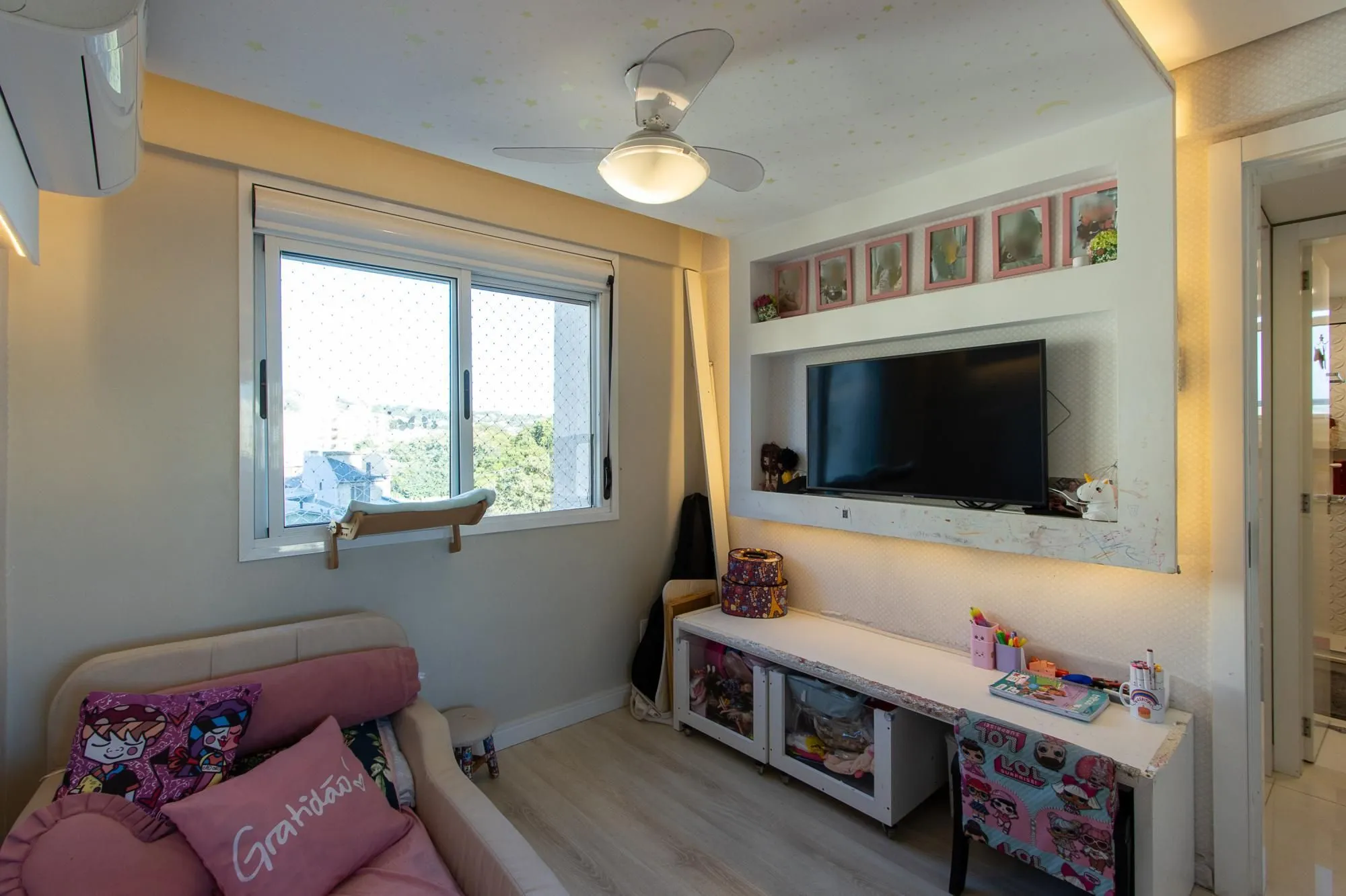 Imagem Apartamento com 2 dormitórios no bairro Cavalhada
