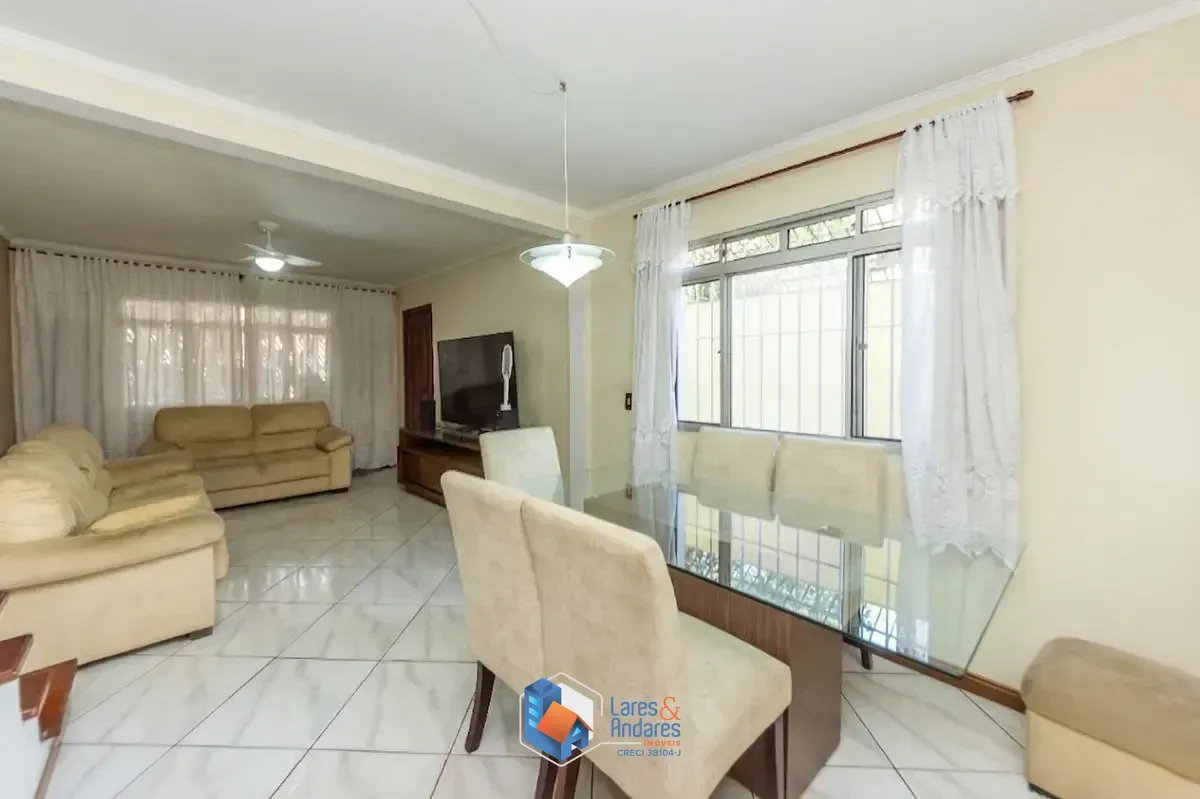 Imagem Sobrado para venda em São Judas com 4 quartos, sendo 1 suíte, 202m²