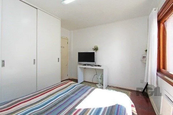 Imagem Vende-se bela cobertura 3 quartos com suíte, 2 vagas, dependencia completa em prédio com elevador - 220m² - Floresta