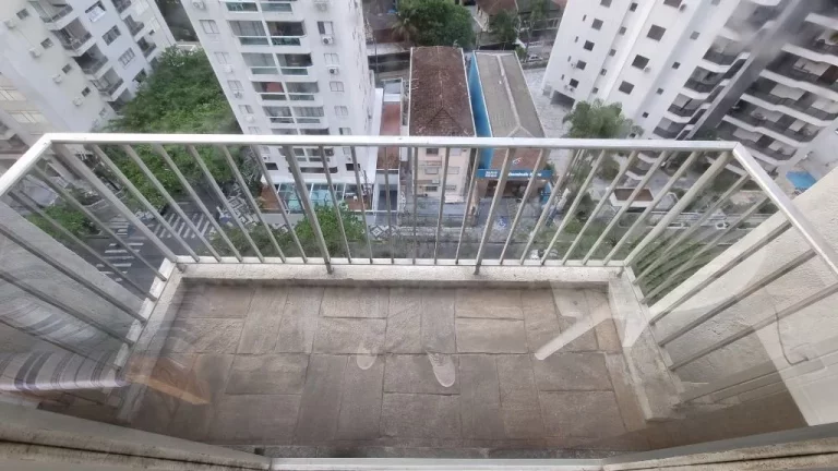 Imagem Praia das Pitangueiras - Prédio com lazer - Ótima localização.