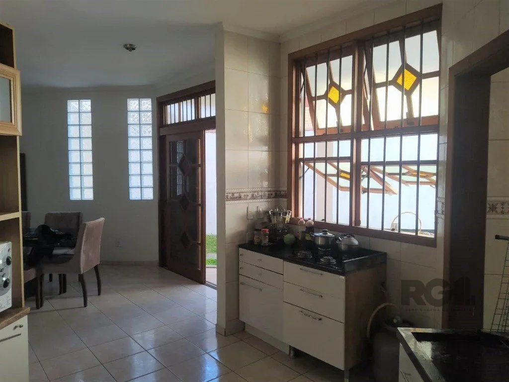 Imagem Casa 234m² - 3 dormitórios, 1 suíte e vaga para 6 carros no Jardim São Pedro