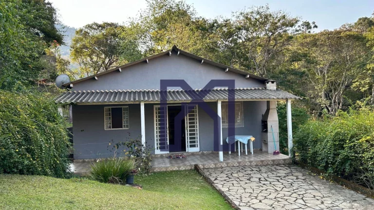 Imagem Chácara com 5 dormitórios à venda, 10000 m² por R$ 750.000,00 - São Pedro - Itajubá/MG