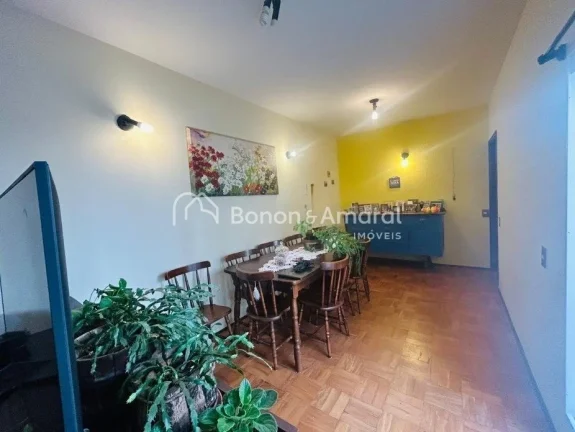 Imagem Casa à venda no bairro Taquaral, em Campinas/SP, localizada a apenas duas quadras da Lagoa do Taqua...