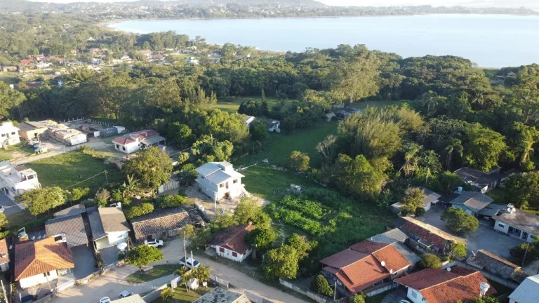 Imagem Oportunidade única: Terreno de 1.994,52 m² à venda no Campo Duna, Garopaba-SC!