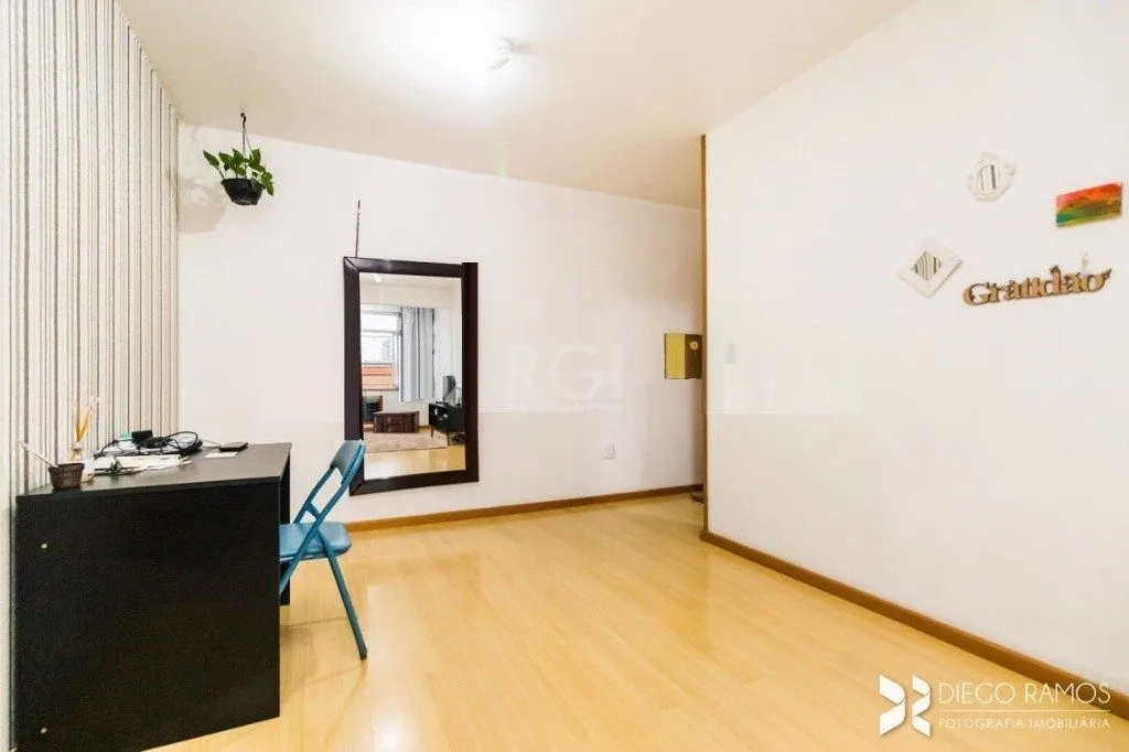 Imagem Apartamento para Venda - 79m², 2 dormitórios, 1 vaga - Partenon