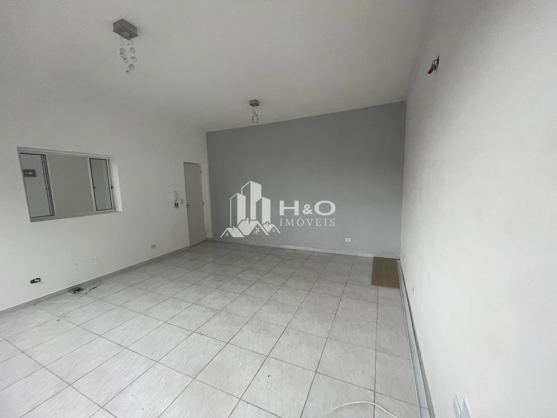 Imagem Salas Comercial Locação na Av. dos Latinos - 24m² | Região Comercial Ampla !