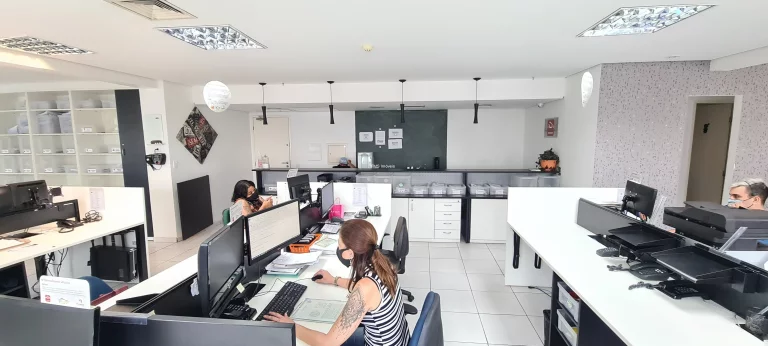 Imagem Conjunto Comercial à Venda em São Paulo-SP Várzea da Barra Funda 1 Sala 6 Vagas 204m² Área