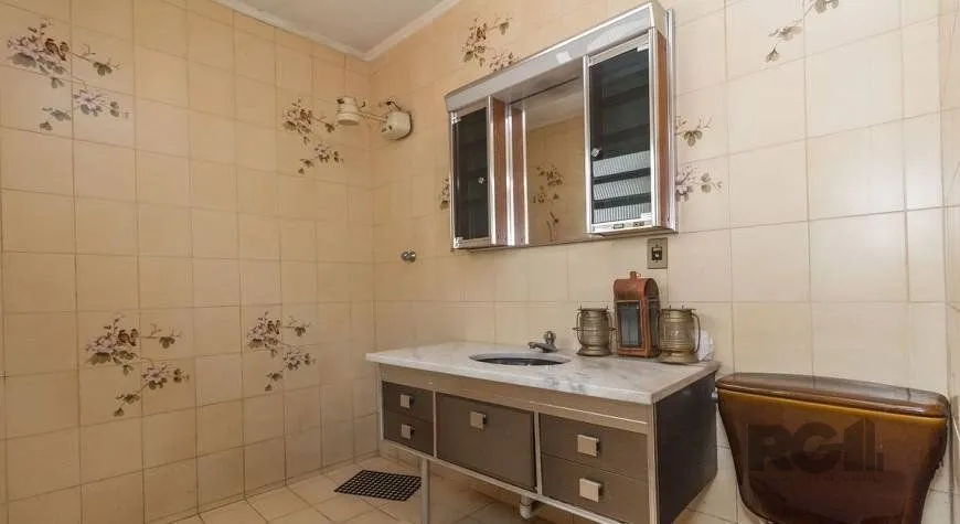 Imagem Casa 250m² - 5 dormitórios, 2 suítes e 4 vagas no bairro Santa Maria Goretti