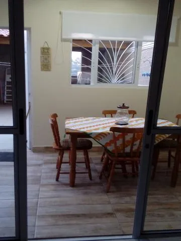 Imagem VENDA DE SOBRADO NO JARDIM PLANALTO, EM ARUJÁ/SP, 160m² com 3 suítes, 2 c/ sacada, sala de estar, copa, cozinha e garagem para 2 autos. CONSULTE-NOS.