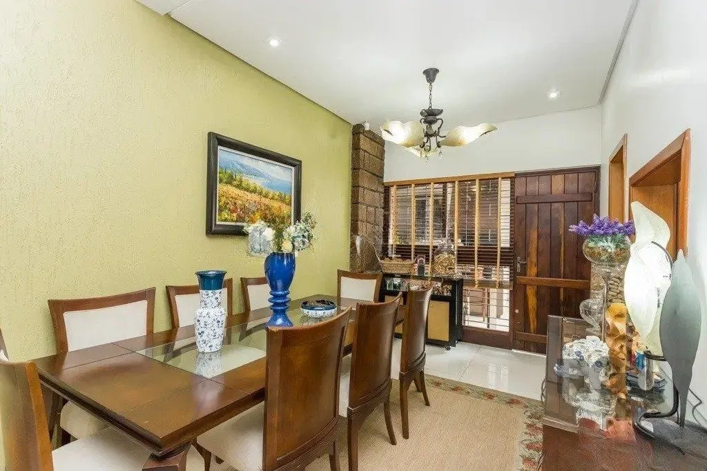 Imagem Casa com 3 dormitórios no bairro Jardim Lindóia