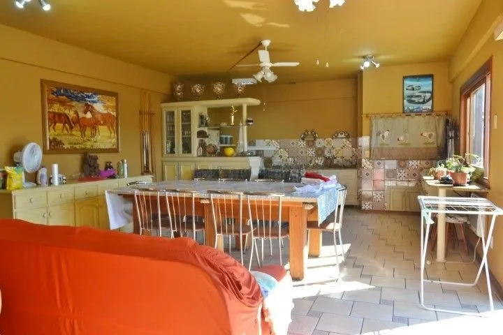 Imagem Casa Comercial e Residencial com 518m² (4 quartos / 5 banheiros / 3 vagas garagem) no Bairro Partenon localizada à meia quadra da Av. Bento Gonçalves.