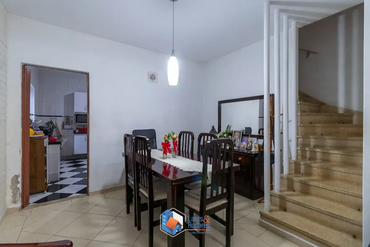 Imagem Sobrado para venda em Chácara Inglesa com 4 quartos, sendo 1 suíte, 181m²