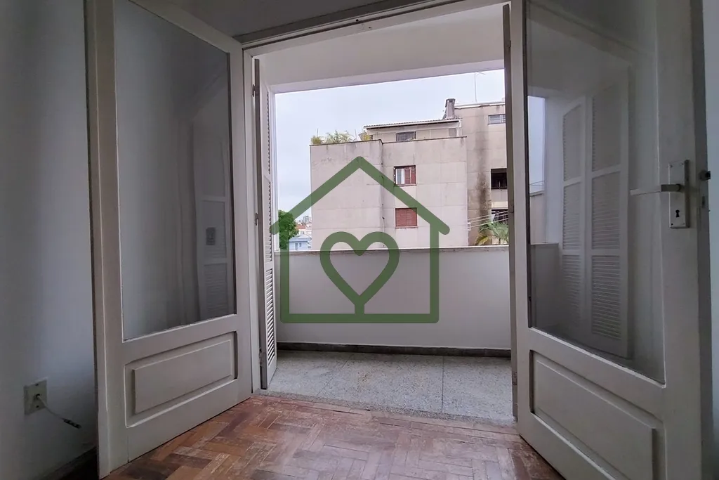 Imagem Ótimo apartamento de 1 dormitório, de frente com uma ampla janela, sala de estar, excelente sacada...