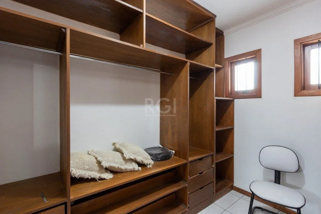 Imagem Casa para Venda - 247m², 3 dormitórios, sendo 1 suites, 4 vagas - Vila Nova