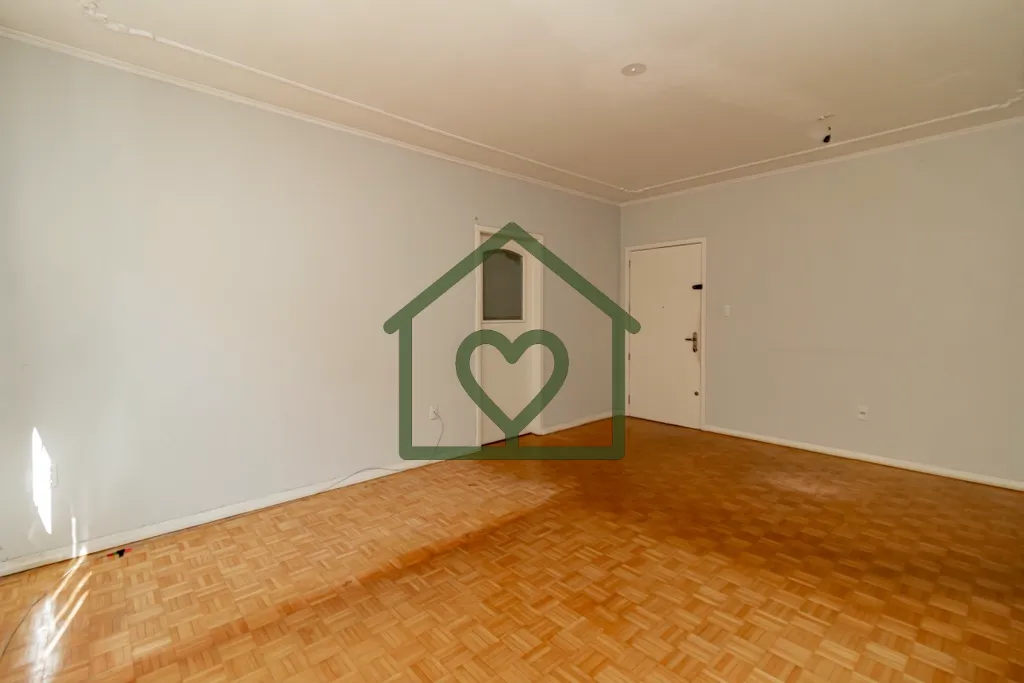 Imagem No bairro Medianeira Amplo e confortável apartamento, reformado, com 3 dormitórios, 1 suíte e 114...
