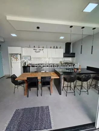 Imagem A casa conta com 3 dormitórios, sendo 1 suíte espaçosa, além de banheiro social e lavabo. As sal...