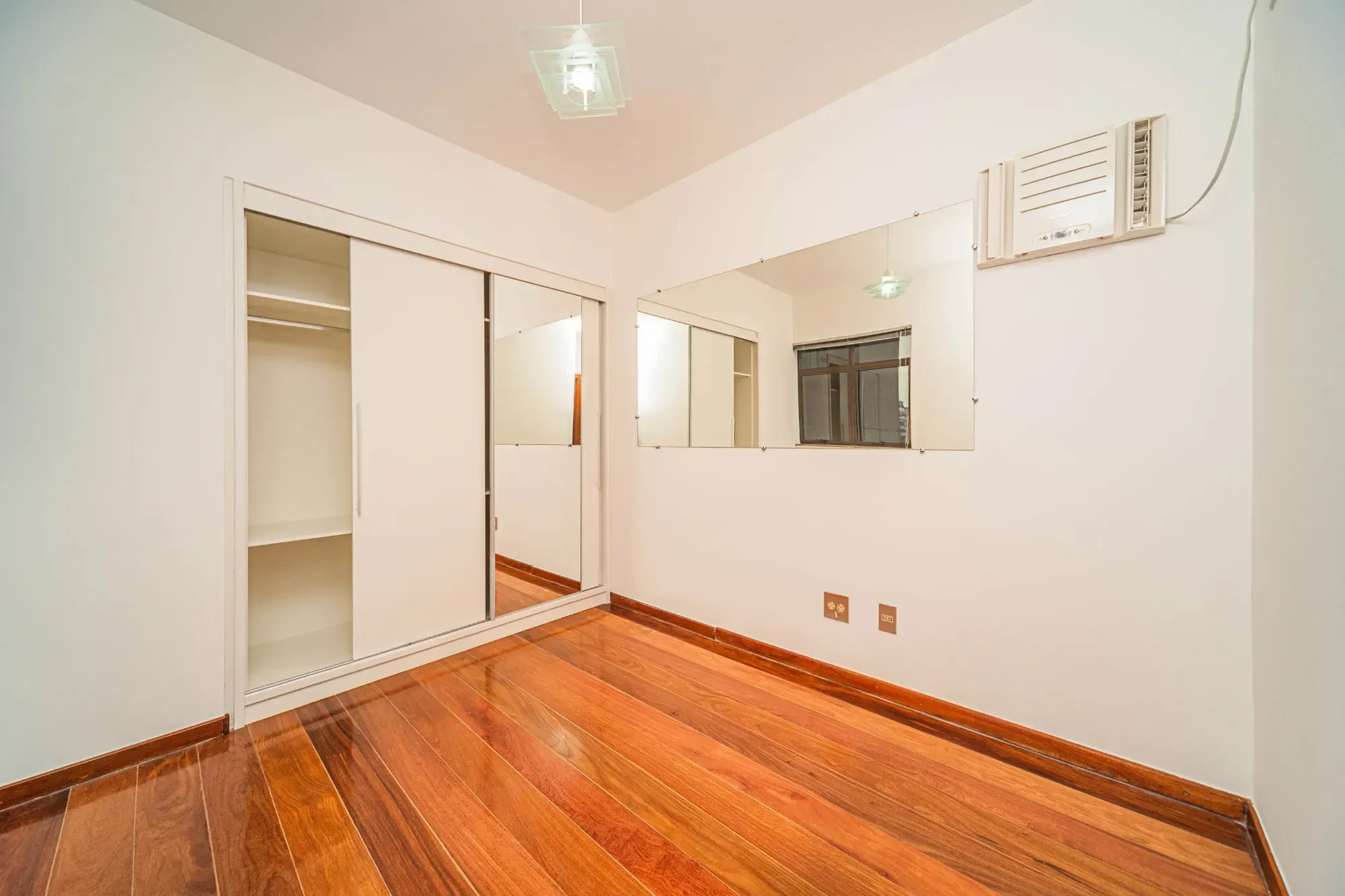 Imagem Apartamento com 3 Quartos à Venda, 150 m² em Centro - Juiz de Fora