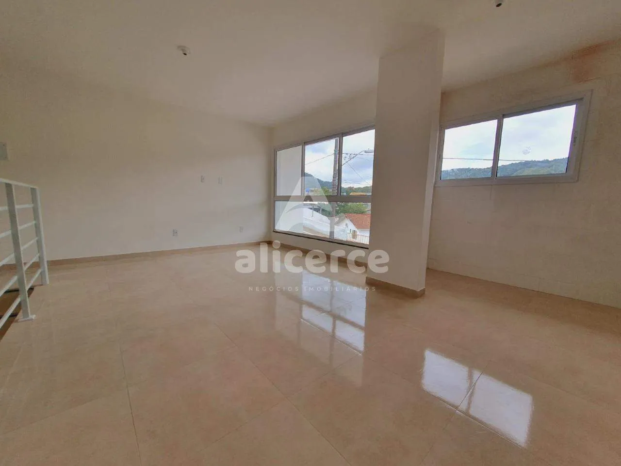 Imagem Sobrado à venda com 3 quartos 1 suíte, 105m² em Potecas São José